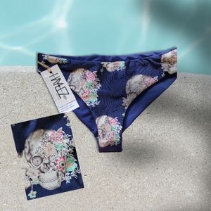 🌸2 for $29, must buy 2. Haylez boutique brand. Handmade bottom.  Reversible!
